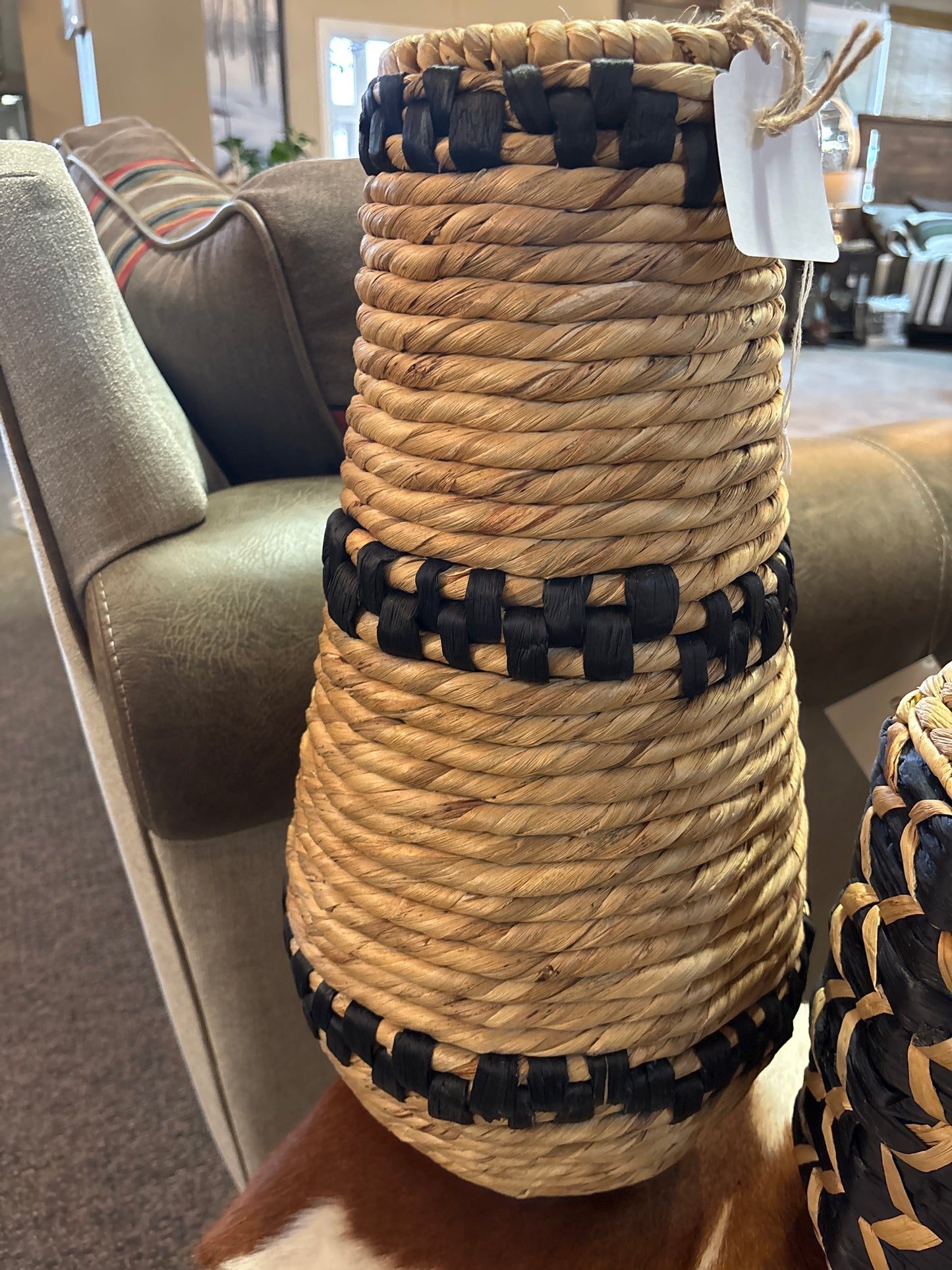 Decretive Wicker Basket (Medium)